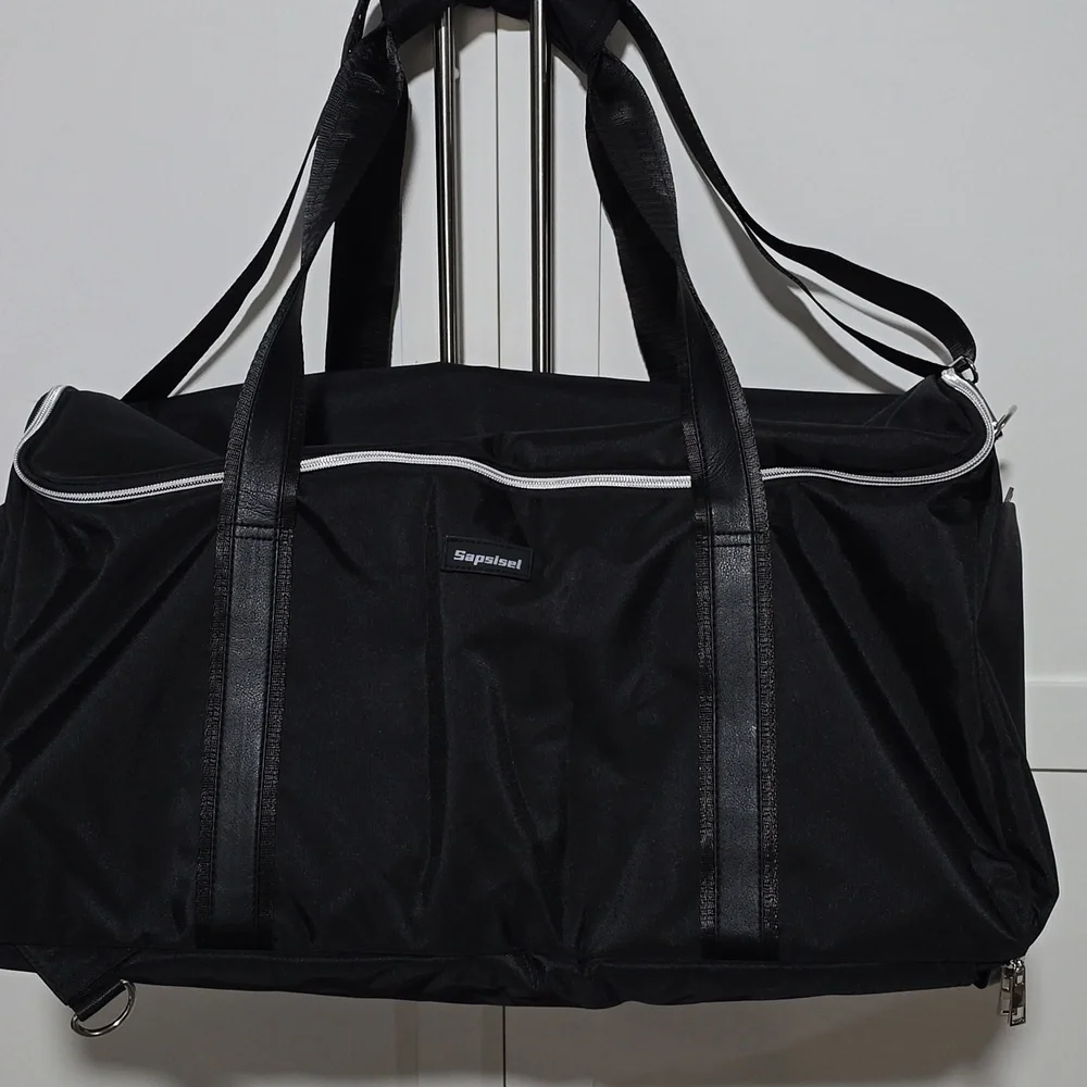 Black Travel Duffel Bag 2 in 1 Garment Bag. NWOT